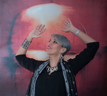 Interview_Samia solo_450.jpg